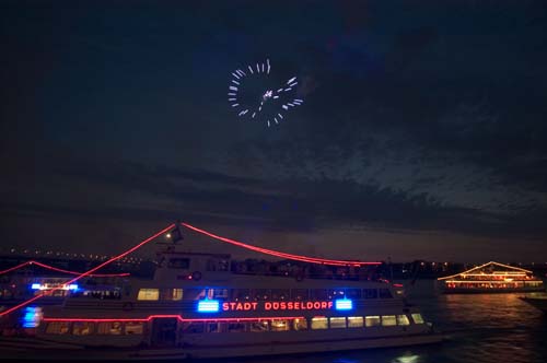 Japan- Tag Düsseldorf- Feuerwerk am Rheinufer